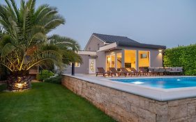 Villa Vinky
